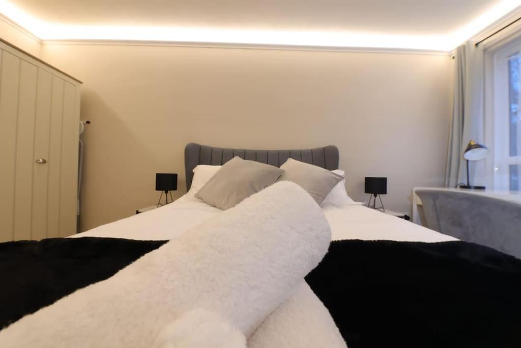 Riverside Serviced Apartments Londra Exterior foto