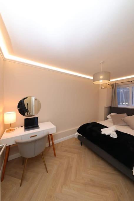 Riverside Serviced Apartments Londra Exterior foto