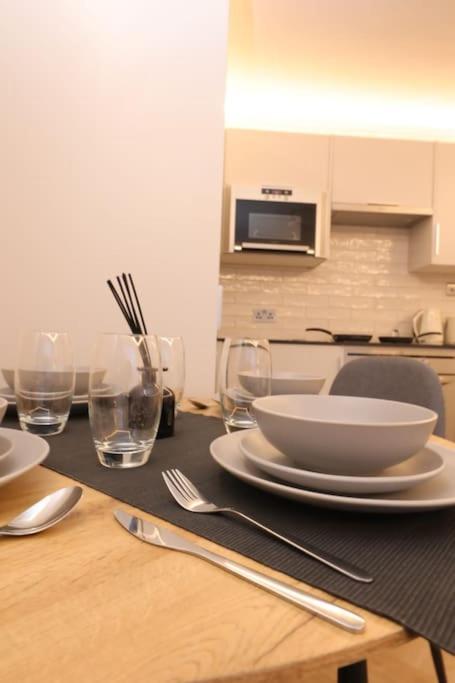 Riverside Serviced Apartments Londra Exterior foto